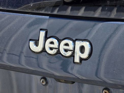 Used 2021 Jeep Cherokee Latitude Lux w/ Comfort/Convenience Group AWD/4WD image 12