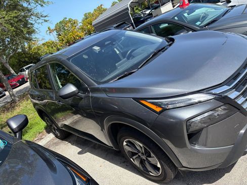 Used 2025 Nissan Rogue SV AWD/4WD image 3