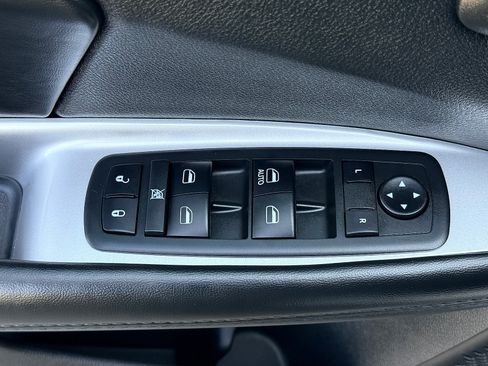 Used 2018 Dodge Journey SE w/ Connectivity Group FWD image 16