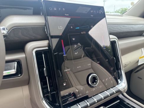 New 2026 GMC Yukon XL Denali w/ Denali Reserve Package AWD/4WD image 15