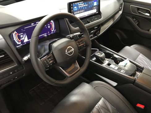 Used 2025 Nissan Rogue Platinum w/ Platinum Premium Package FWD image 14
