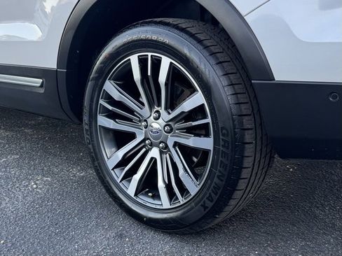 Used 2017 Ford Explorer Platinum image 24