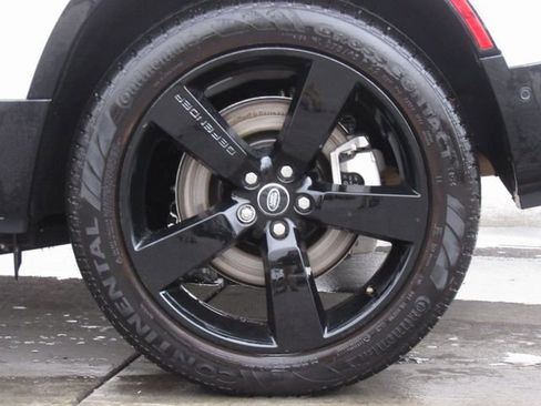 Used 2024 Land Rover Defender 130 X-Dynamic SE AWD/4WD image 38