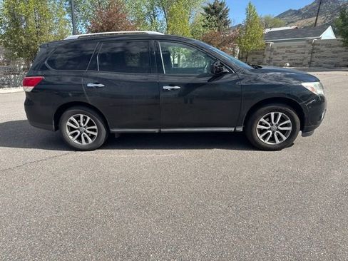 Used 2016 Nissan Pathfinder SV w/ Trailer Tow Package AWD/4WD image 8