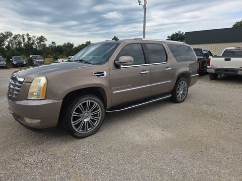 Used 2007 Cadillac Escalade ESV AWD w/ Information Package image 4