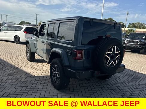 Used 2026 Jeep Wrangler Unlimited Sahara AWD/4WD image 9