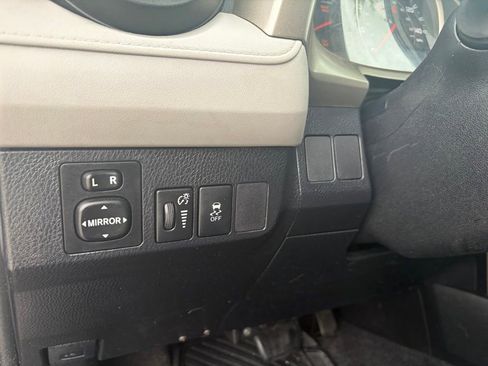 Used 2013 Toyota RAV4 LE FWD image 27