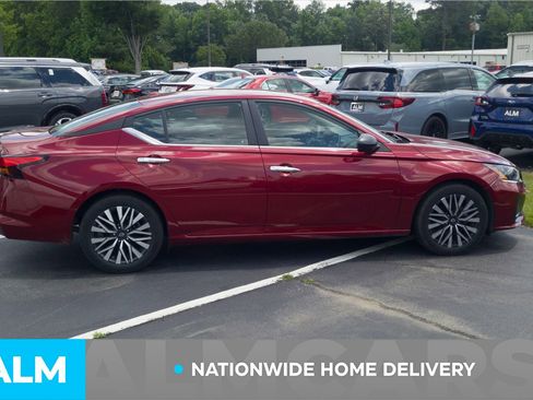 Used 2025 Nissan Altima 2.5 SV FWD image 5