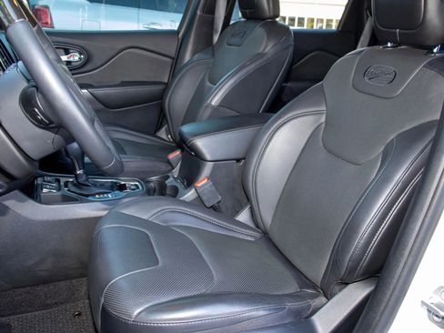 Used 2019 Jeep Cherokee Overland w/ Trailer Tow Group image 11