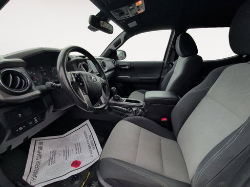 Used 2021 Toyota Tacoma TRD Off-Road w/ Technology Package AWD/4WD image 9