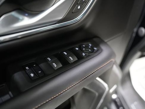 Used 2022 GMC Yukon AT4 w/ Technology Package AWD/4WD image 13