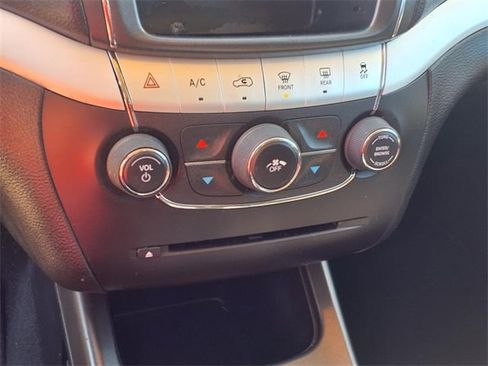 Used 2020 Dodge Journey SE w/ SE Popular Equipment Group image 8