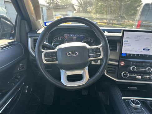 Used 2024 Ford Expedition Max XLT image 24
