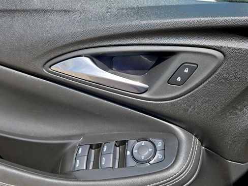 Used 2025 Buick Encore GX Preferred AWD/4WD image 22