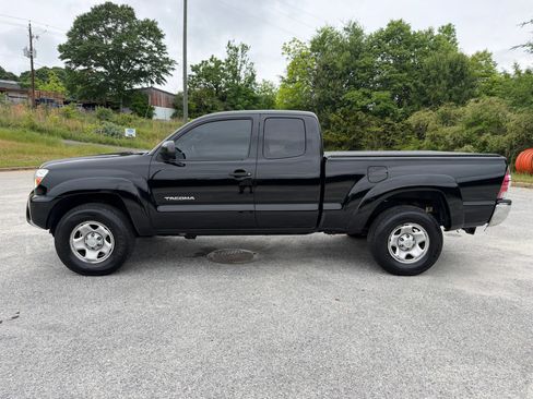 Used 2012 Toyota Tacoma 4x4 Access Cab w/ SR5 Pkg image 2