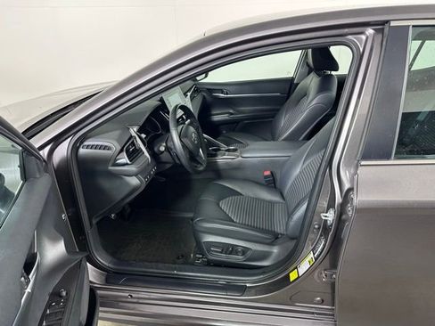 Used 2024 Toyota Camry SE w/ Cold Weather Package image 18