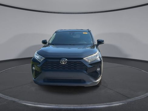 Used 2020 Toyota RAV4 XLE FWD image 3