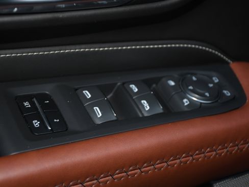 Used 2023 GMC Yukon Denali Ultimate image 11