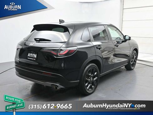 Used 2024 Honda HR-V Sport image 2