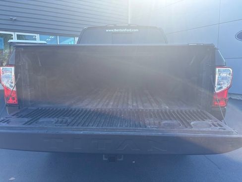 Used 2017 Nissan Titan PRO-4X AWD/4WD image 9