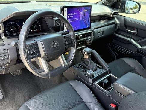 Used 2025 Toyota 4Runner Limited AWD/4WD image 9