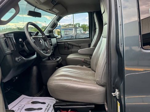 Used 2017 Chevrolet Express 3500 LS RWD image 25