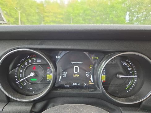 Used 2023 Jeep Wrangler Unlimited Sahara w/ Cold Weather Group AWD/4WD image 11