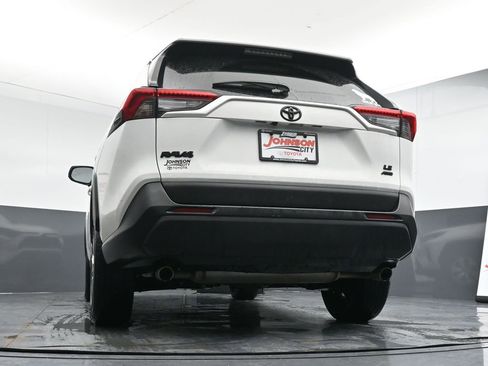 Used 2021 Toyota RAV4 LE image 22
