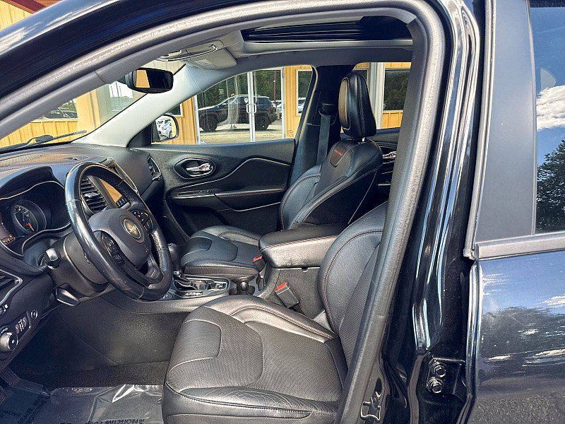 Used 2021 Jeep Cherokee Trailhawk AWD/4WD image 10
