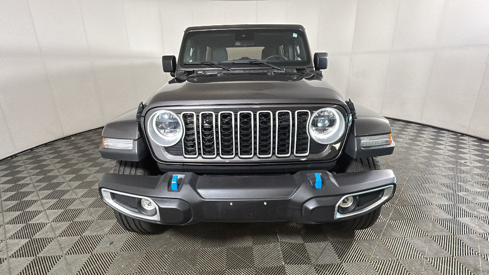 Used 2024 Jeep Wrangler Unlimited Sahara w/ Safety Group AWD/4WD image 9