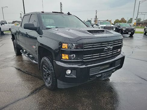 Used 2019 Chevrolet Silverado 2500 LTZ w/ Duramax Plus Package AWD/4WD image 3