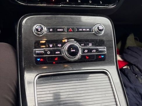 Used 2021 Lincoln Nautilus AWD image 13