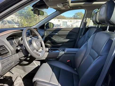 Certified 2022 Nissan Rogue SV w/ SV Premium Package image 16