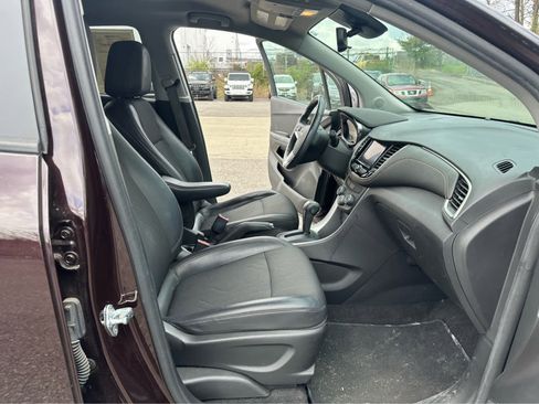 Used 2022 Chevrolet Trax LT w/ Sport Edition AWD/4WD image 19