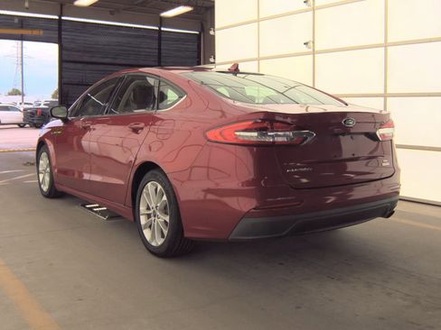 Used 2020 Ford Fusion SE image 10