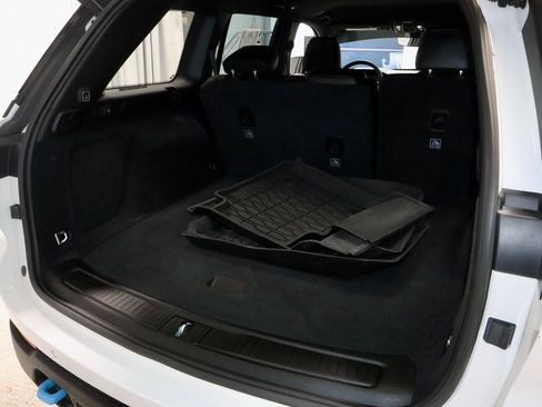 Used 2022 Jeep Grand Cherokee Trailhawk image 17