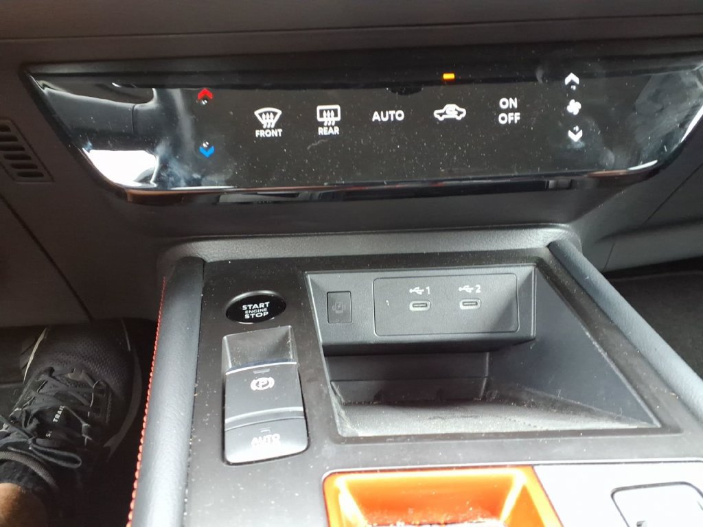 Used 2025 Nissan Kicks SR w/ Illumination Package AWD/4WD image 16