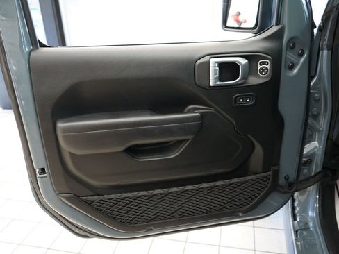 Used 2024 Jeep Wrangler Unlimited AWD/4WD image 23