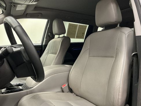 Used 2015 Toyota Highlander Limited Platinum AWD/4WD image 9
