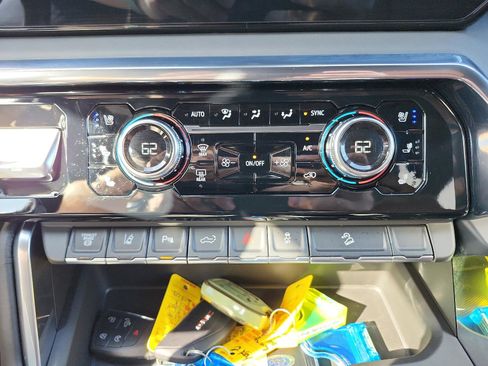 Certified 2025 GMC Sierra 2500 Denali Ultimate image 24