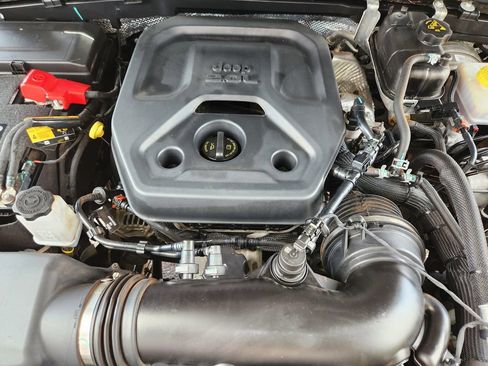 Used 2024 Jeep Wrangler Unlimited Sahara AWD/4WD image 20