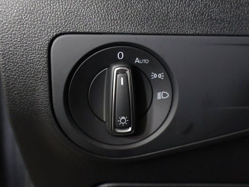 Used 2022 Volkswagen Tiguan SE w/ Panoramic Sunroof Package image 40