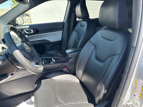 Used 2025 Jeep Compass Limited AWD/4WD image 9