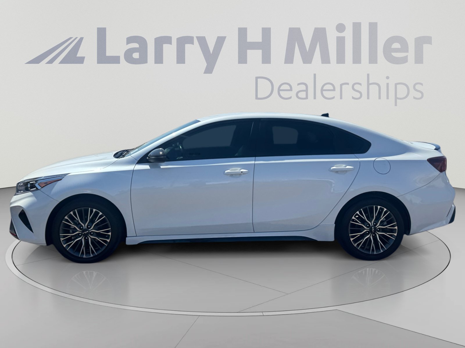 Used 2024 Kia Forte GT-Line FWD image 2