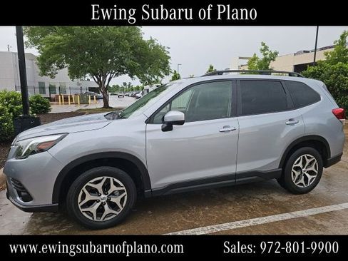 Used 2023 Subaru Forester Premium image 2