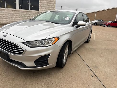 Used 2019 Ford Fusion SE FWD image 1