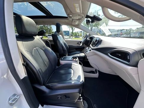 Used 2020 Chrysler Pacifica Limited w/ Advanced Safetytec Group FWD image 28