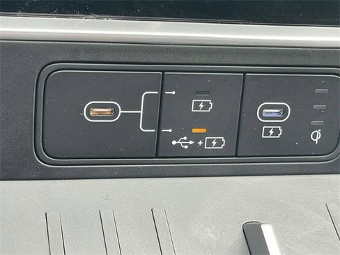 Certified 2025 Hyundai Santa Fe Limited image 25