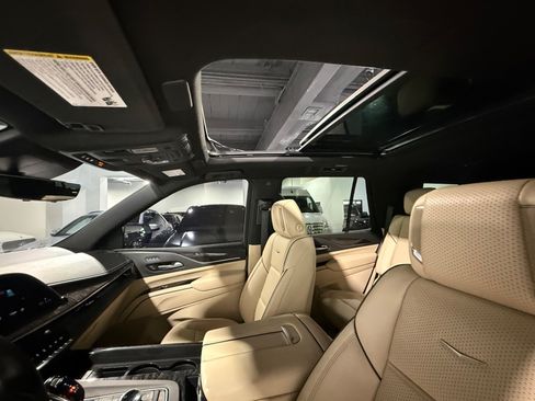 Used 2023 Cadillac Escalade Premium Luxury AWD/4WD image 19