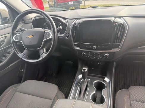 Used 2019 Chevrolet Traverse LT image 3